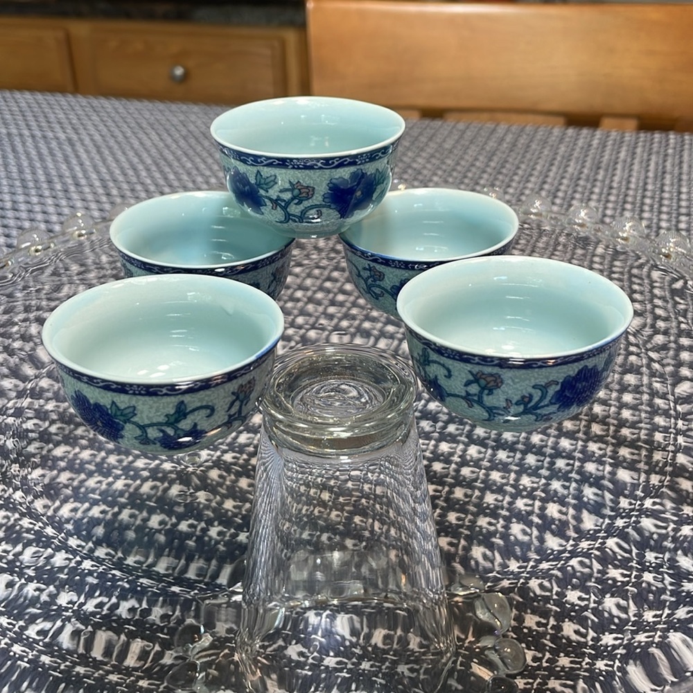Tea cups - Picture 2 of 9